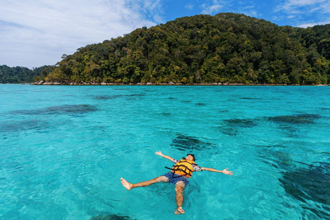 Phuket: Excursión de un día a las Islas Surin en lancha rápida