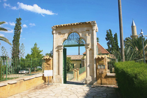 Limassol: Divided Nicosia and Larnaca Tour