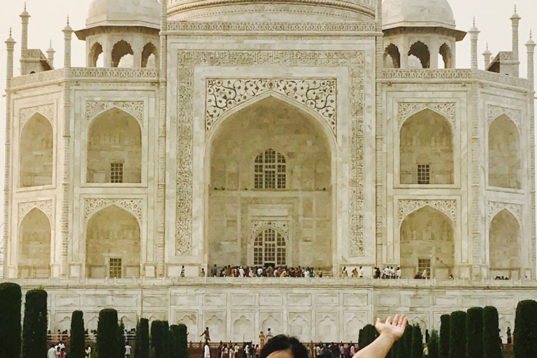 "L'heure d'or au Taj : un délice au lever du soleil à AgraAu départ de Delhi : visite privée du Taj Mahal au lever du soleil et du fort d'Agra