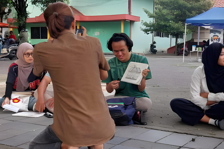 TravelSketch Yogyakarta: tour guiado a pie y dibujo