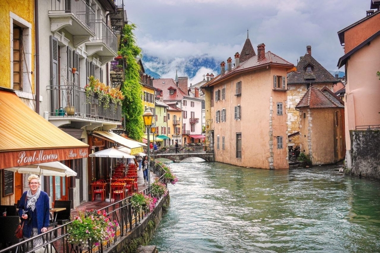 Lyon : Luxury private transfer to Annecy in Van Lyon : Private transfer to Annecy in Luxury Van