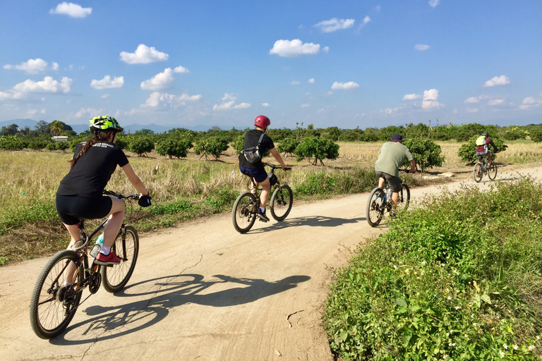 شيانغ ماي الشلال اللزج، وجولة في بحيرة الكاياك وركوب الدراجات الهوائيةشيانغ ماي: شلال لزج، جولة كا