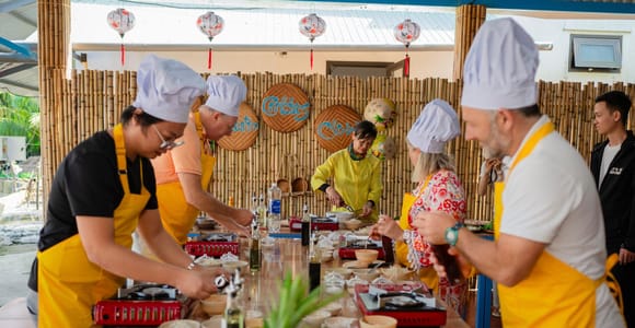 Hoi An: Tra Que Farming & Cooking Experience