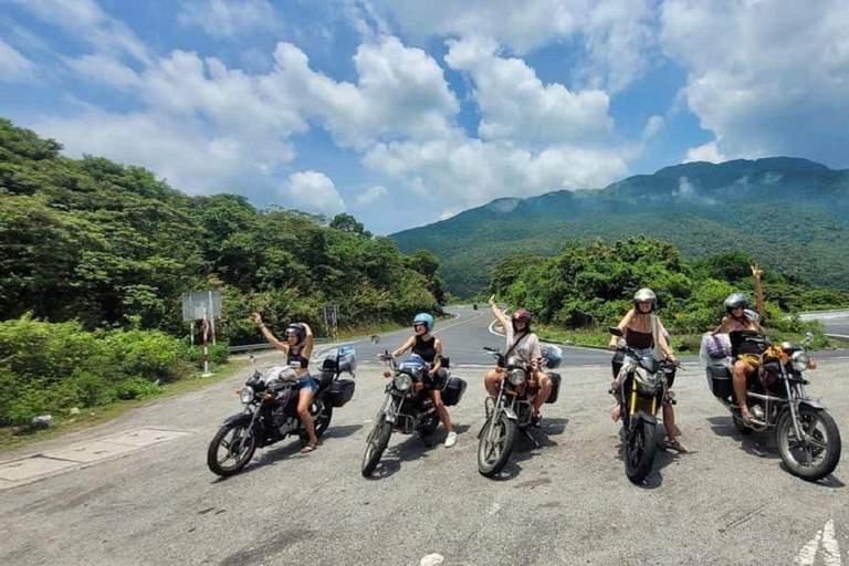 De Hue a Hoi An de motocicleta pelo Hai Van Pass (ou vice-versa)De Da Nang ou Hoi An para Hue (somente ida)