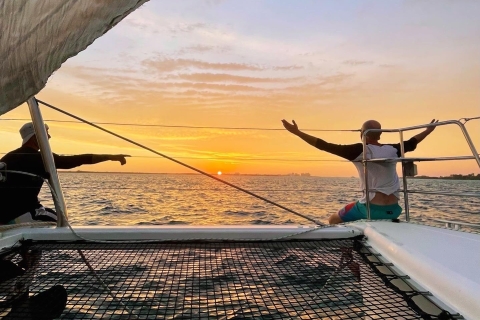 Nassau: Gourmet dinner & sunset cruise on luxury catamaran