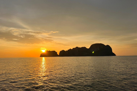 Phi Phi: Excursión al atardecer a Maya Bay en barco de cola larga