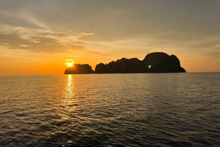 Phi Phi: Excursión al atardecer a Maya Bay en barco de cola larga