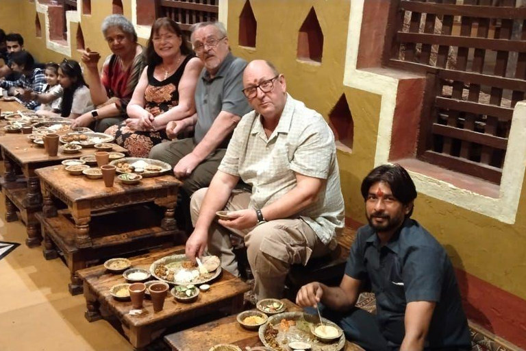 From Delhi: 2 Days Jaipur Sightseeing Tour By Car