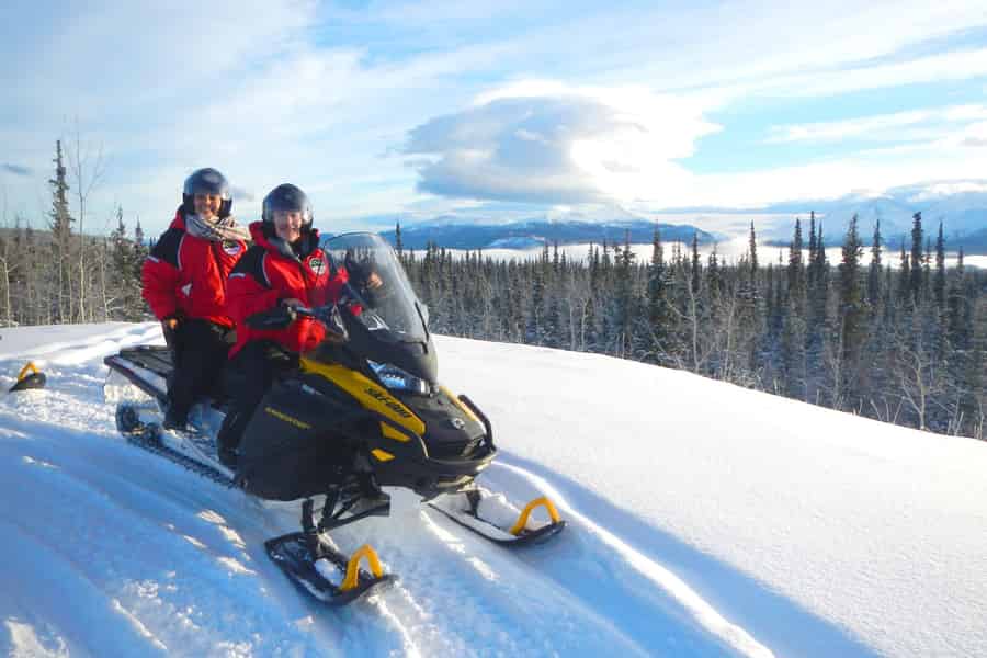 Yukon: Halbtägige Schneemobil-Tour. Foto: GetYourGuide Yukon: Halbtägige Schneemobil-Tour. Foto: GetYourGuide