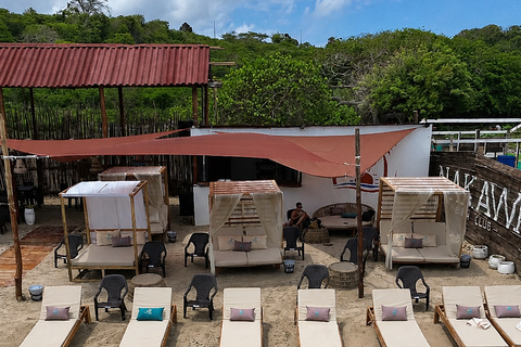 Playa Linda: Nakawa Beach Club with boat, lunch, sunbed, and cocktail Plan with Lunch and Welcome Cocktail