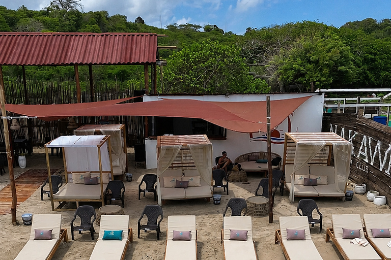 Playa Linda: Nakawa Beach Club with boat, lunch, sunbed, and cocktail Plan with Lunch and Welcome Cocktail