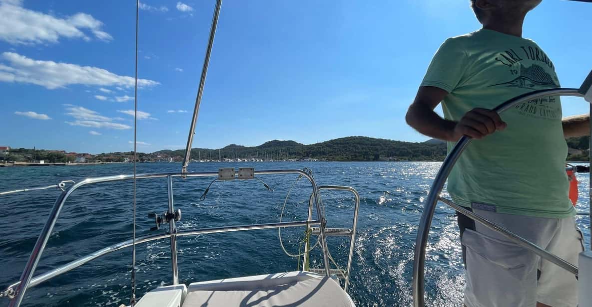 Afbeelding 9 van Zadar: luxe dagzeiltocht op jacht met lunch en drankjes