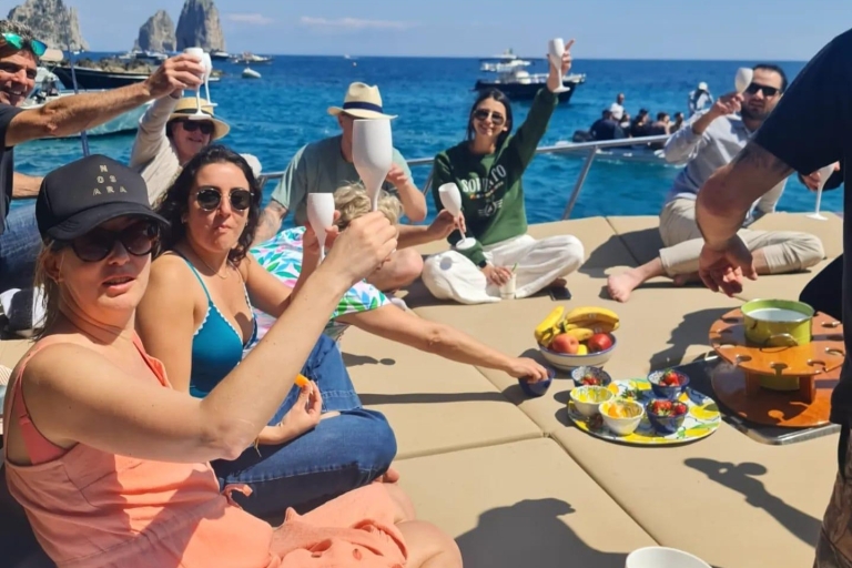 Sorrente : excursion en bateau à CapriSorrente : excursion en bateau à Capri avec déjeuner