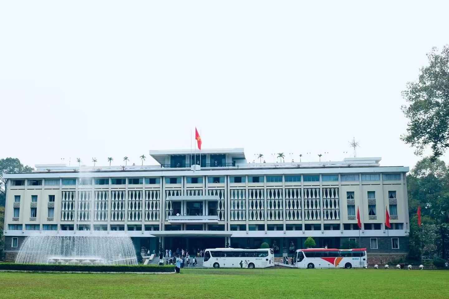 Ho Chi Minh City Highlights Half-Day Tour - Group tour (lunch not included)