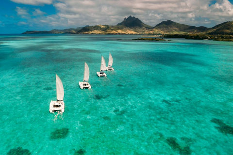 Trou d'Eau Douce: Ile Aux Cerfs Crucero en Catamarán con Almuerzo