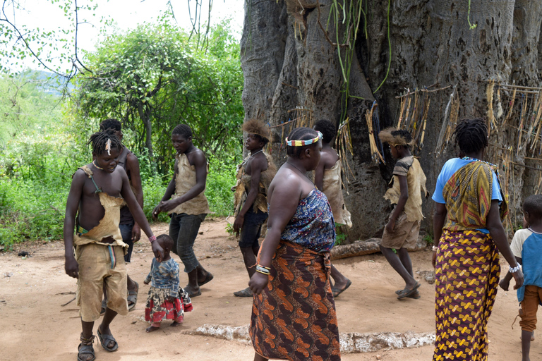 Au départ d'Arusha : circuit du lac Eyasi, des villages Datoga et HadzabeAu départ d'Arusha : visite du lac Eyasi, des villages Datoga et Hadzabe