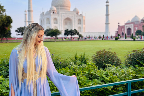 From Delhi: Private Taj Mahal and Agra Day Tour with 5* Meal From Delhi: Tour with Car, Driver, and Guide Only