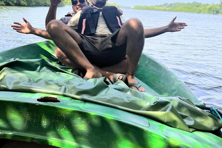 Da Colombo/Negombo: safari sul fiume Madu e allevamento di tartarugheDa Kandy: Tour in tuk tuk di Sigiriya e della roccia di Pidurangala