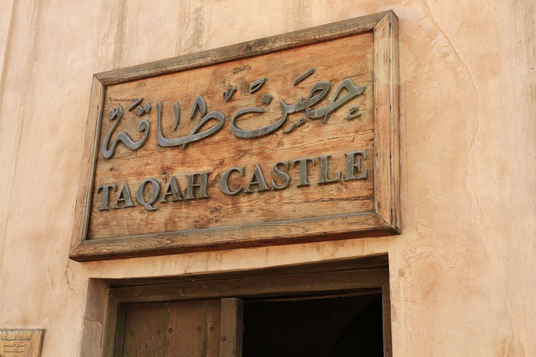 Salalah: Taqah Castle Tour with Meal, Car, and Guide
