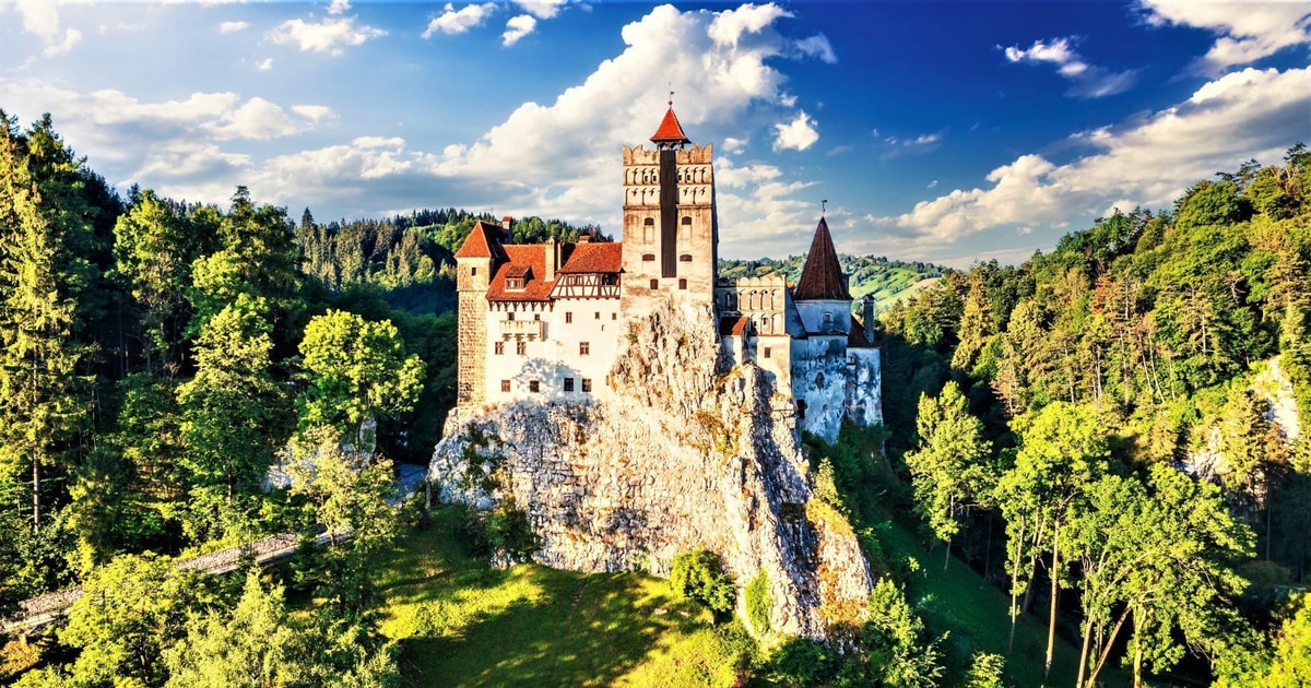 Bukarest: Peles-Schloss, Bran-Schloss & Brasov-Altstadt-Tour | GetYourGuide