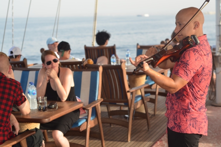 Hurghada : Dîner-croisière au coucher du soleil et musique liveHurghada : Dîner romantique au coucher du soleil, croisière en voilier et musique live