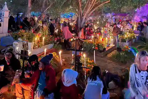 Tra fiori e candele: un tour dei cimiteri di Oaxaca