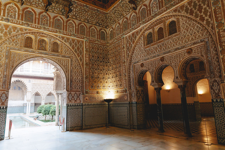 Seville: VIP Early Bird Guided Tour of The Alcazar Seville: Royal Alcazar Exclusive Early Access Guided Tour