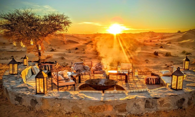 Marrakech: Agafay woestijn dinnershow met kamelenrit bij zonsondergang
