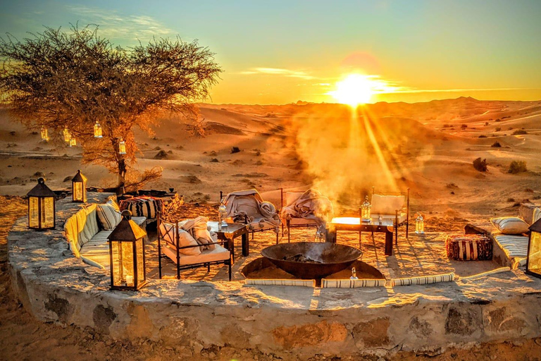 Marrakech: Cena nel deserto di Agafay con giro in cammello al tramontoMarrakech: escursione nel deserto di Agafay con giro in cammello e spettacolo di fuoco