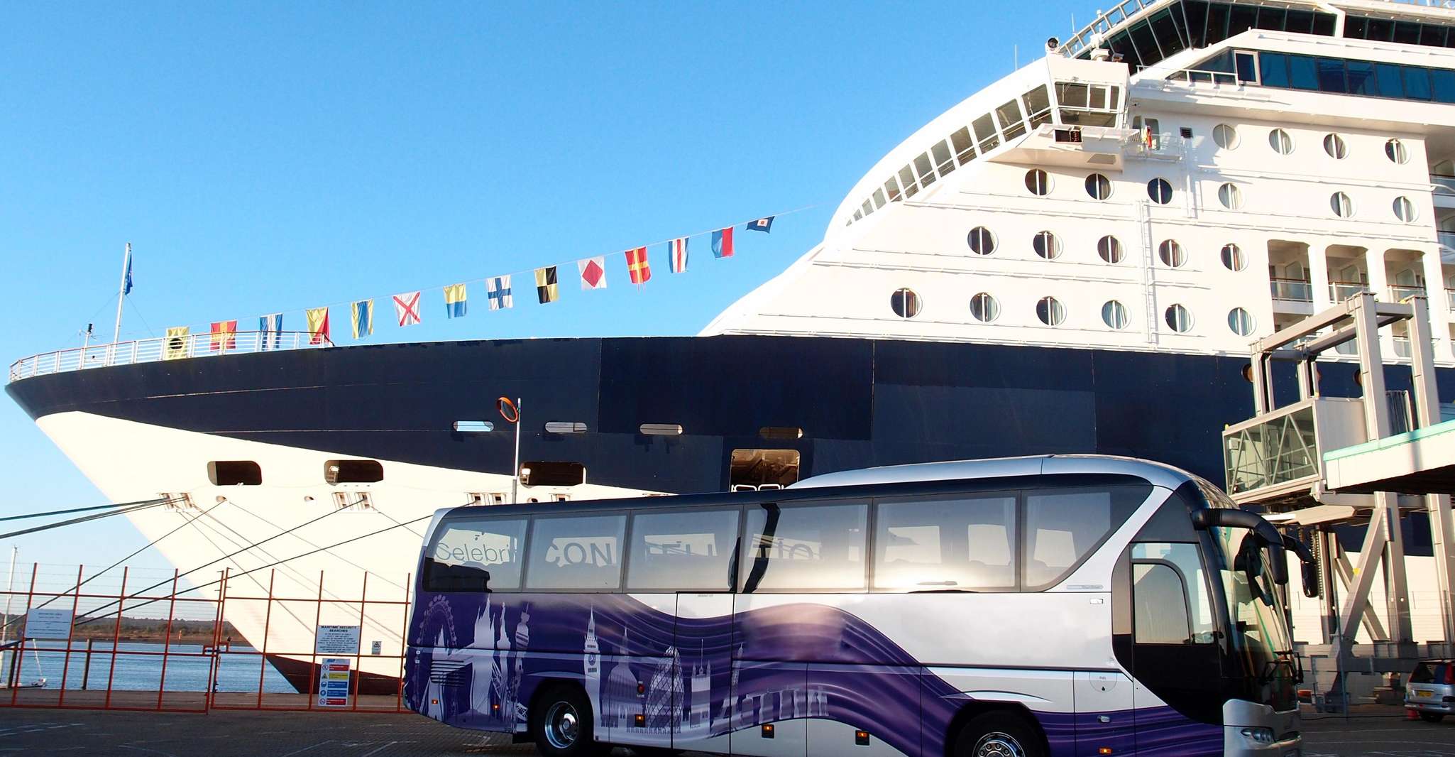 Cruise Transfer, Southampton to London via Stonehenge - Hizvo