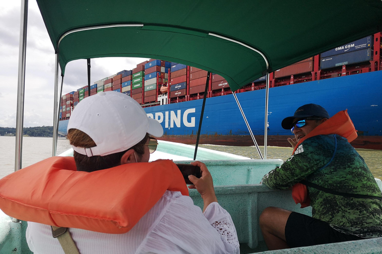 Małpia wyspa, nawigacja w kanale Panana i wioska indiańskaMałpia wyspa i indiańska wioska Embera