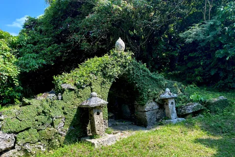 Okinawa: Caminhada espiritual e Utaki na área de Nanjo Ozato