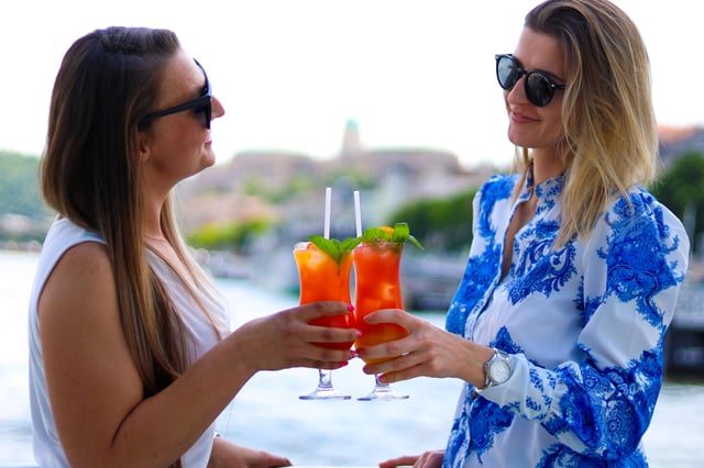 Budapest: Sunset Cruise with 2 Cocktails
