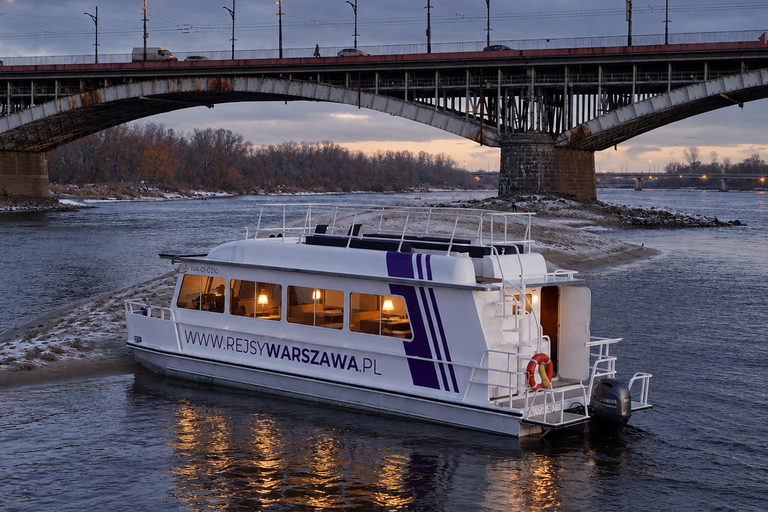 Warsaw: Heated Private Cruise - Food & Unlimited Mulled Wine