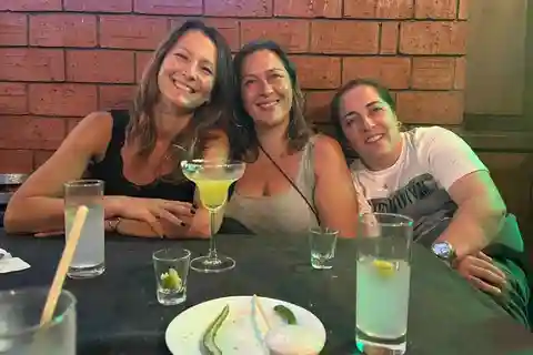New Delhi: Private Guided Nightlife Experience with Drink
