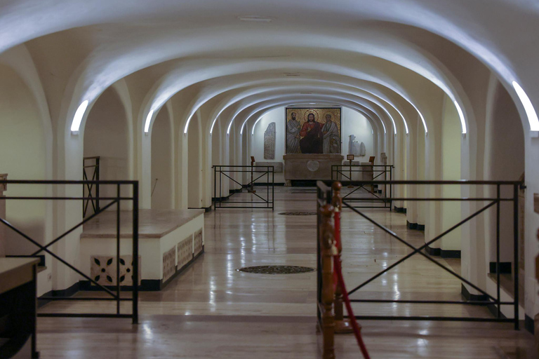 Rome: St. Peter’s Basilica & Underground Tombs Tour Group Tour in French