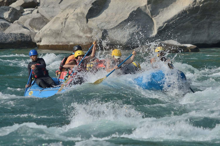 De Pokhara: Experiência de meio dia de rafting no rio Seti superior