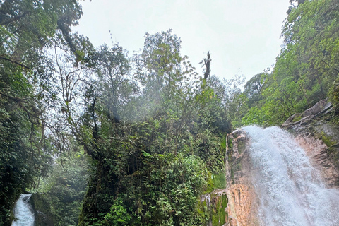 De San José: tour privado às Cataratas Azuis com cachoeira escondidaDe San José: excursão privada às Cataratas Azuis com cascata escondida