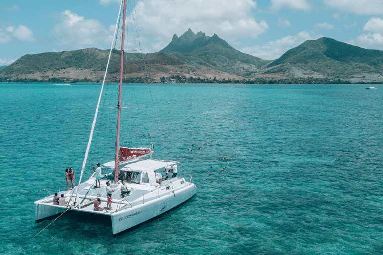 Maurice : Visite privée en catamaran de l&#039;île aux Cerfs