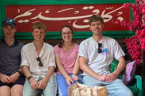Muscat: Private Shopping Tour with Hotel Pickup