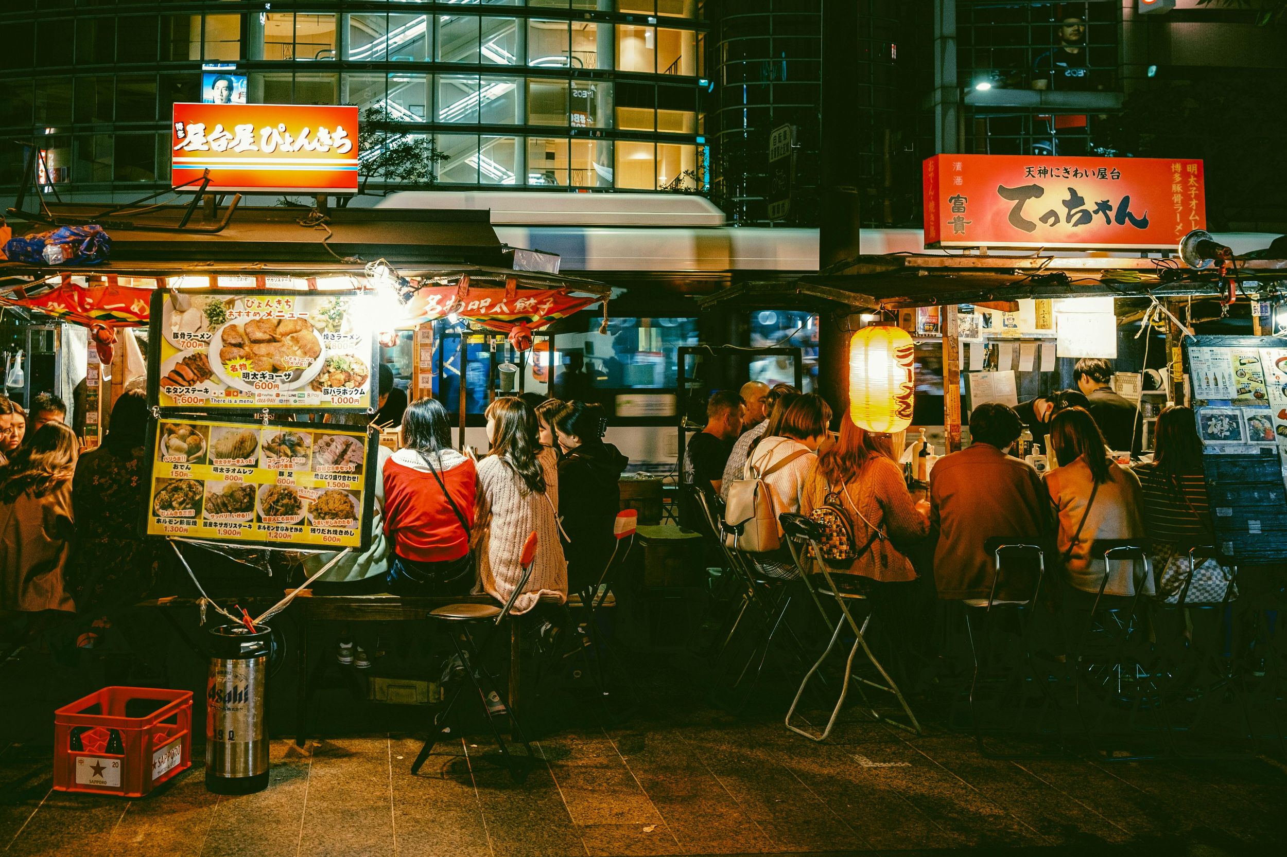 Fukuoka: Private Nightlife and Hidden Gems Tour mit einem Einheimischen
