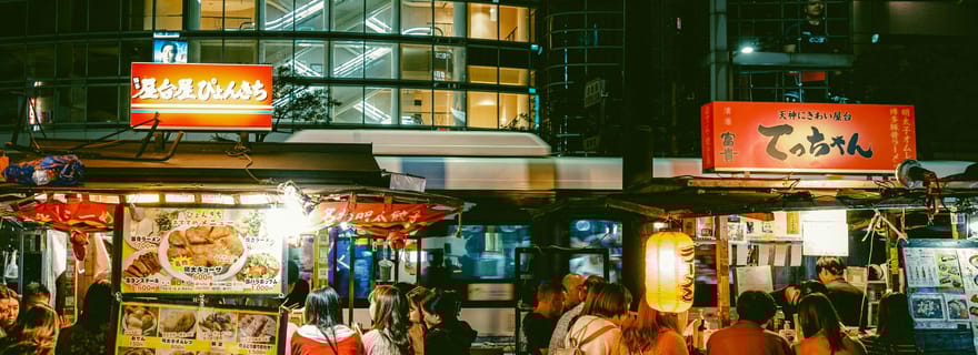 Fukuoka : Visite privée de la vie nocturne et des joyaux cachés avec un local