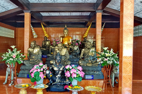 Città vecchia di Takuapa: tempio e mercato domenicaleCittà vecchia di Takuapa; Tempio e mercato domenicale INSIEME