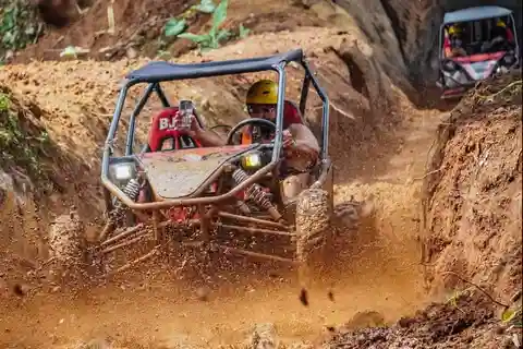 Ubud: Giro in buggy nella giungla e rafting a Ayung a Bali