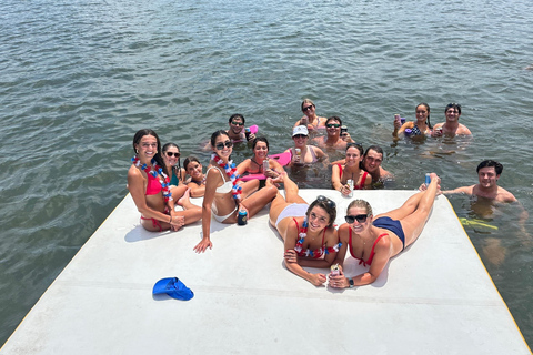 Charleston: Noleggio barca privata; Capitano e accompagnatore; Fino a 22 personeBarca privata con capitano: 3 ore da 15 a 18 passeggeri