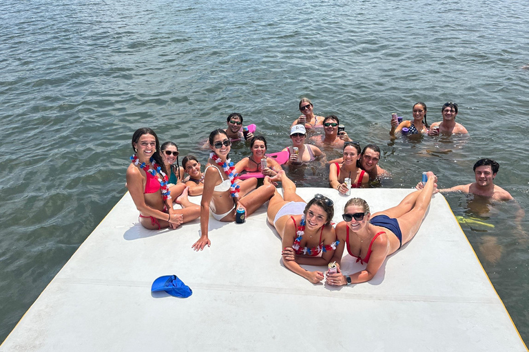 Charleston: Noleggio barca privata; Capitano e accompagnatore; Fino a 22 personeBarca privata con capitano: 3 ore da 15 a 18 passeggeri