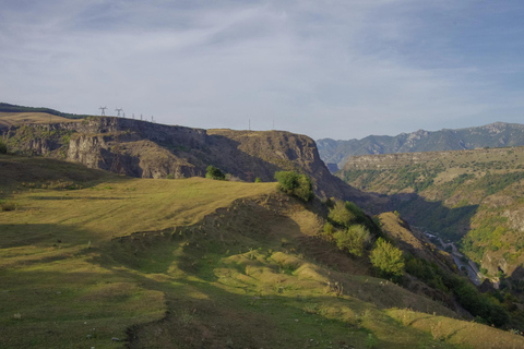 From Tbilisi: Guided Transfer to Yerevan & Monastery Visits From Tbilisi: Guided Transfer to Yerevan & Monastery Visits