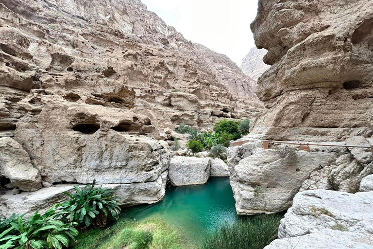 Muscat Oman Grand Canyon, Jebel Shams & Nizwa