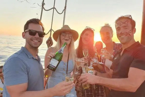 Cape Town: Jolly Roger Pirate Ship Cruise Daytime Experience
