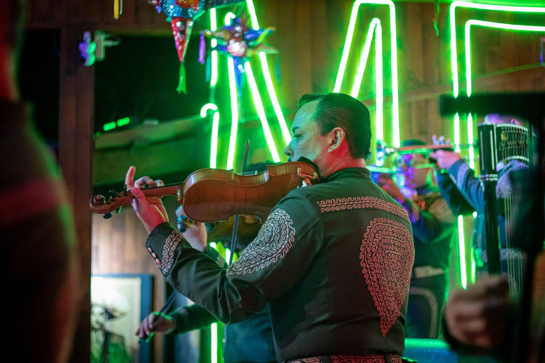 Guadalajara: Guided Tlaquepaque Night Tour with Hotel Pickup